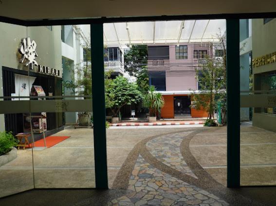 Young Place بانكوك المظهر الخارجي الصورة